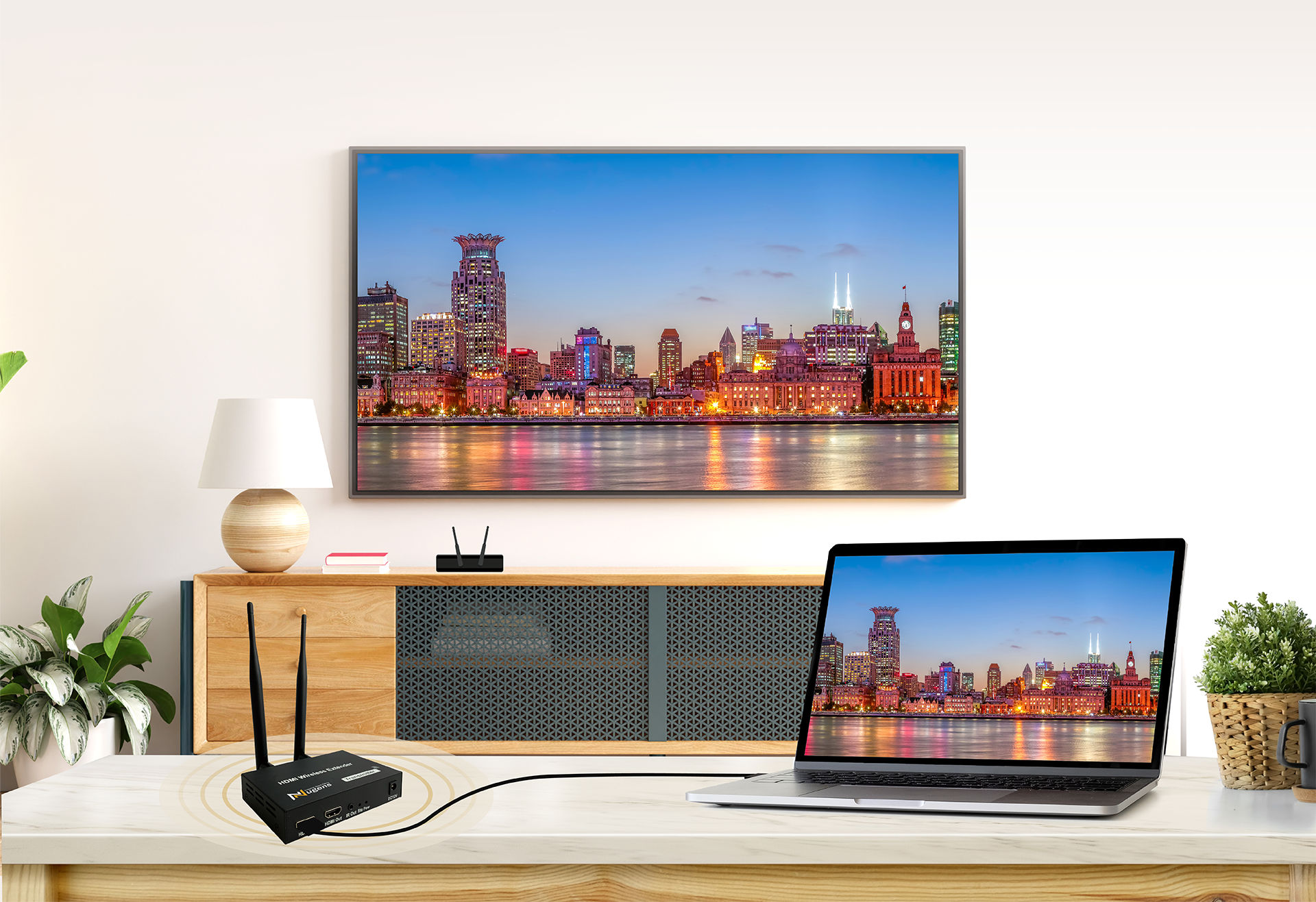 無線HDMI全自動影音傳輸器在客廳用筆電和電視同步投影的使用情境
